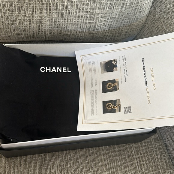 Chanel Black Quilted Leather Chain Bag - Picture 12 of 12